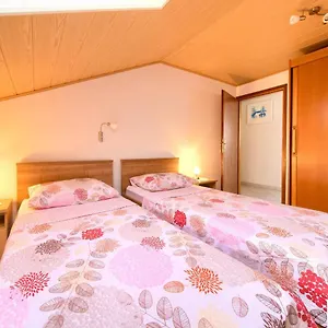  Apartment Mladen