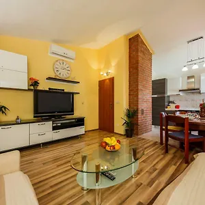  Apartment Two Beautiful Near The Sea Kroatien